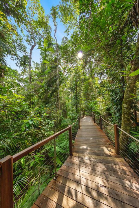 Piermonde Apartments Cairns - QLD Tourism 3
