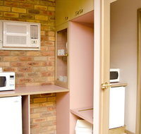 Pines Country Club Motor Inn - QLD Tourism