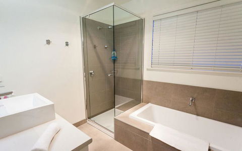 Point Lonsdale Holiday Apartments - QLD Tourism 3