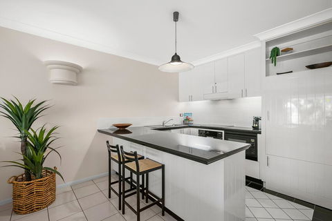 Poolside Apt In Alamanda Beachfront Resort (88) - QLD Tourism 2