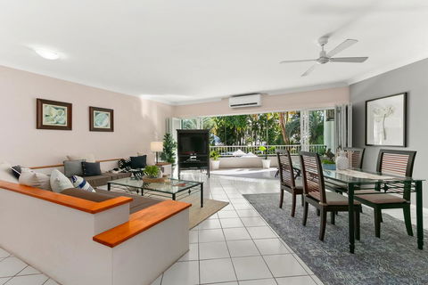 Poolside Apt. In Alamanda Beachfront Resort (54) - QLD Tourism 2
