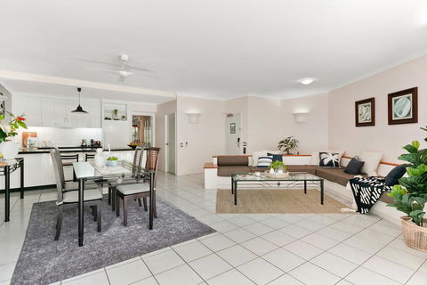 Poolside Apt. In Alamanda Beachfront Resort (54) - QLD Tourism 3