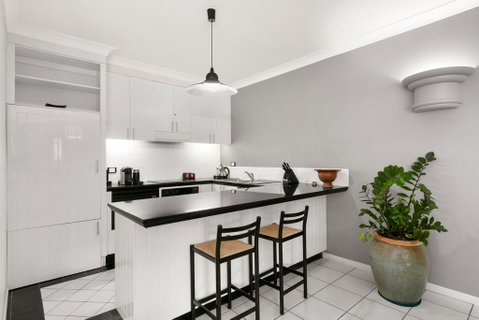 Poolside Apt. In Alamanda Beachfront Resort (55) - QLD Tourism 3