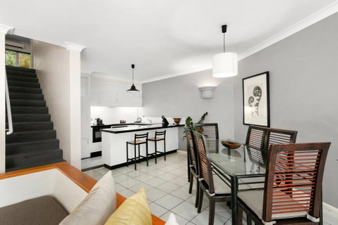 Poolside Apt. In Alamanda Beachfront Resort (55) - QLD Tourism 2