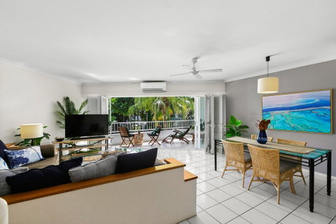 Poolside Apt. In Alamanda Beachfront Resort (56) - QLD Tourism 2