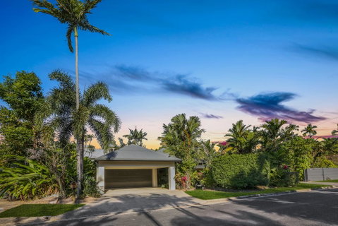 Poppy's Retreat Palm Cove - QLD Tourism 1