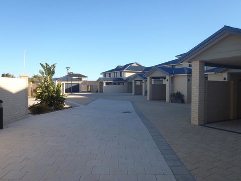 Port Denison Beach Resort - Queensland Tourism 3