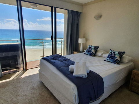 Princess Palm On The Beach - QLD Tourism 1