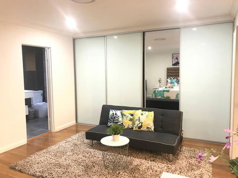 Private Room In Modern, Comfortable Home Stay - QLD Tourism 1