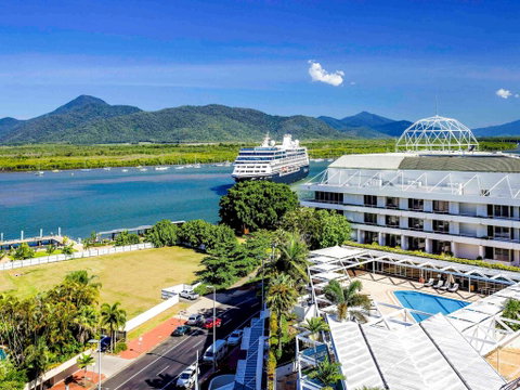 Pullman Reef Hotel Casino - QLD Tourism 1