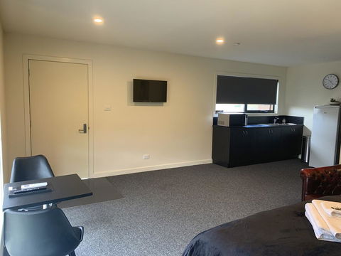 Queens Arms Hotel - Queensland Tourism 2