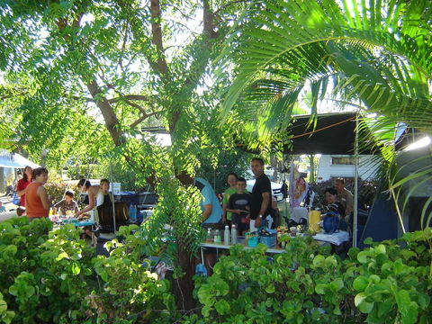 Queens Beach Tourist Village - QLD Tourism 1
