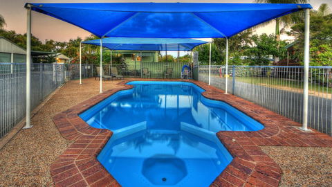 Queens Beach Tourist Village - QLD Tourism 0