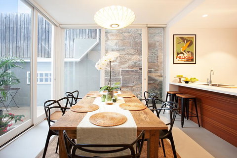 Quiet Family Home With Garden Courtyard Near Cafes - QLD Tourism 1