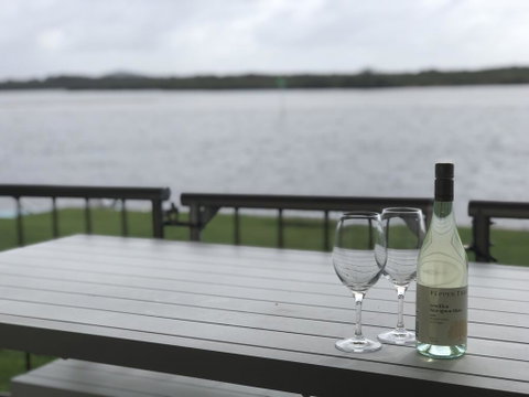 Quiet River Front Escape Walk To Ocean Street & Shops - QLD Tourism 3