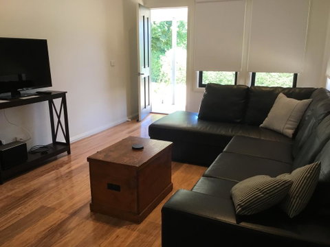 Rail Trail Cottage - QLD Tourism 1