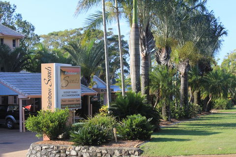 Rainbow Sands Resort - QLD Tourism 0