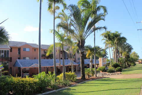 Rainbow Sands Resort - QLD Tourism 1