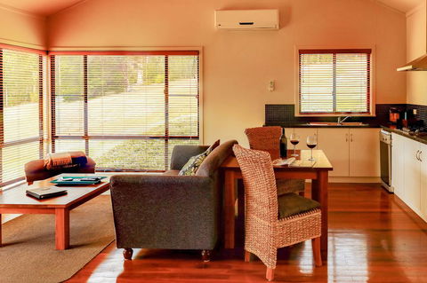 Rainbow Trail Chalets - Queensland Tourism 1