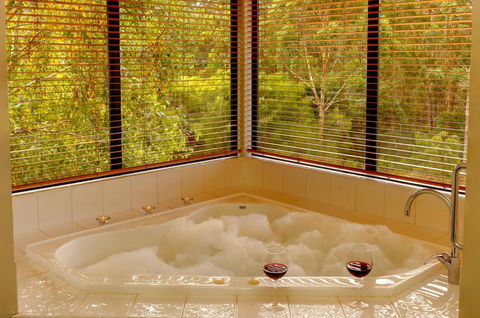 Rainbow Trail Chalets - Queensland Tourism 3