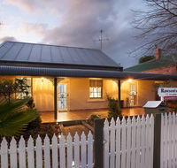 Rawson's Retreat - Five Bedroom Home - Walk CBD - Includes Breakfast - QLD Tourism