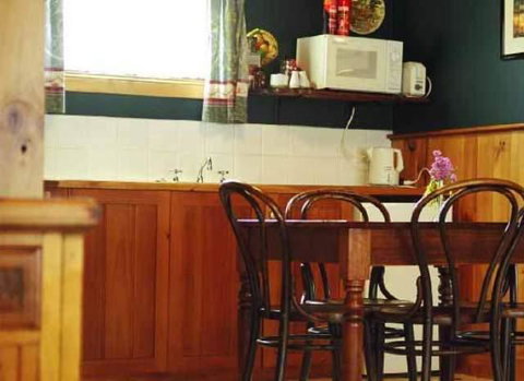 Red Brier Cottage Accommodation - QLD Tourism 2