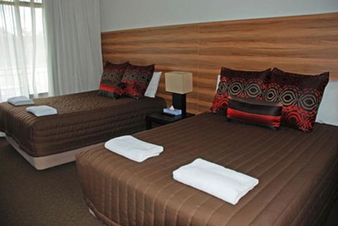 Red Cedars Motel - Queensland Tourism 1