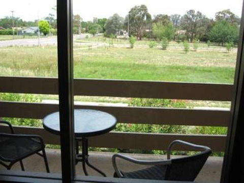Red Cedars Motel - Queensland Tourism 3
