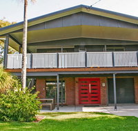 Red Door Beach House - Marcoola Beach - PET FRIENDLY FOXTEL WIFI 500 BOND Linen Supplied - QLD Tourism