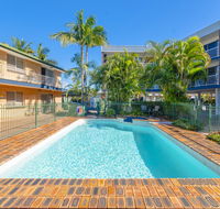 Red Star Hotel Palm Beach - Queensland Tourism
