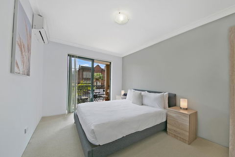 REDFERN 3 BEDROOM APARTMENT FREE PARKING WALK TO CENTRAL STATION NRE187 - QLD Tourism 3