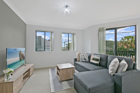 REDFERN 3 BEDROOM APARTMENT FREE PARKING WALK TO CENTRAL STATION NRE187 - QLD Tourism 0