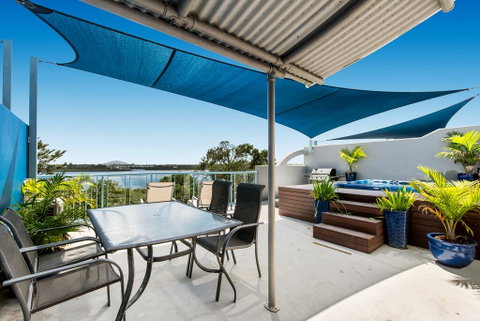 Reflections Holiday Apartments - QLD Tourism 1