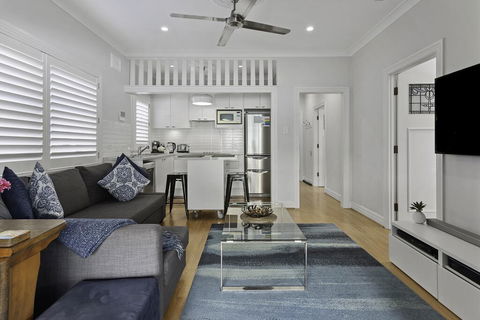 Relaxed Clovelly Beach Home - Parking - Cloey6 - QLD Tourism 3
