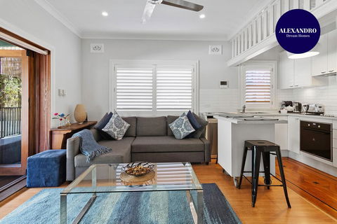 Relaxed Clovelly Beach Home - Parking - Cloey6 - QLD Tourism 0