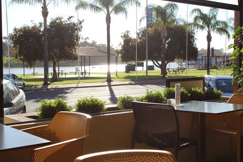 Renmark Hotel Motel - Queensland Tourism 3