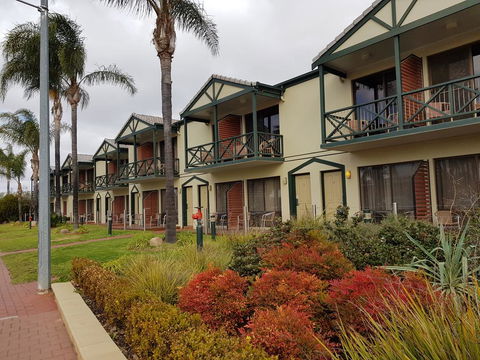 Renmark Hotel Motel - Queensland Tourism 0