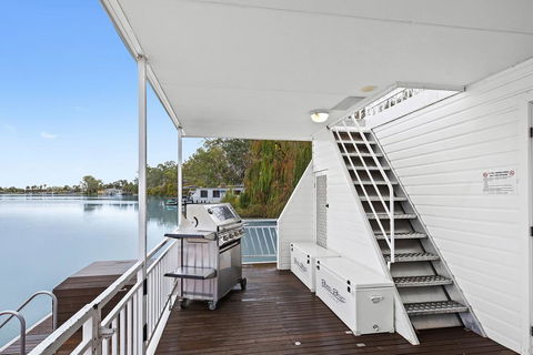 Renmark River Villas And Boats & Bedzzz - Queensland Tourism 2