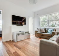 Renovated art deco flat close to city and harbour - QLD Tourism