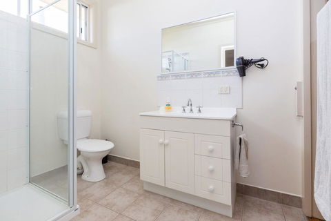 RENOVATED BEACH BEAUTY - ROSEBUD - QLD Tourism 0