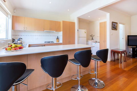 RENOVATED BEACH BEAUTY - ROSEBUD - QLD Tourism 2