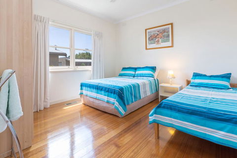 RENOVATED BEACH BEAUTY - ROSEBUD - QLD Tourism 1