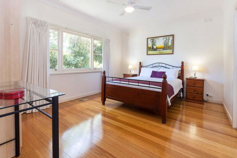 RENOVATED BEACH BEAUTY - ROSEBUD - QLD Tourism 3