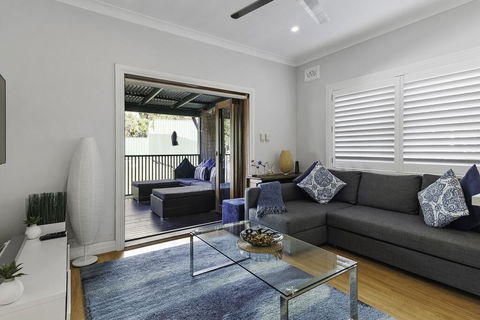 Rent Two Beach Units As One - Stay With Family - QLD Tourism 2