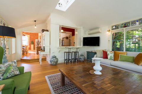 Rent Your Own Historic Hotel For Holidays & Events - QLD Tourism 2
