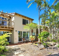 Resort Style - The Oasis Resort Villa 7 2 Landsborough Pde - QLD Tourism