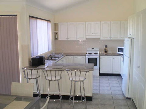 Retreat On Surf Beach - Queensland Tourism 2
