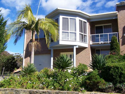 Retreat On Surf Beach - Queensland Tourism 0