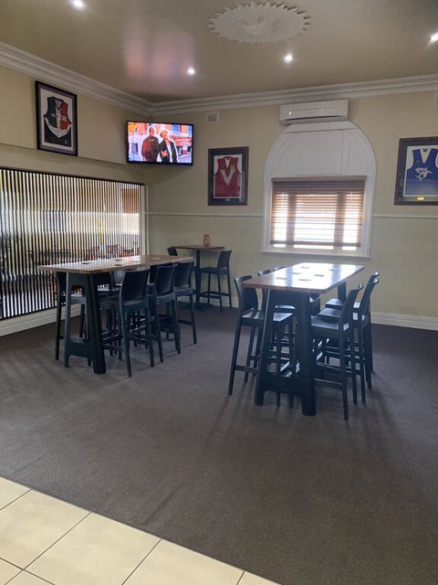 Riverside Hotel - QLD Tourism 1