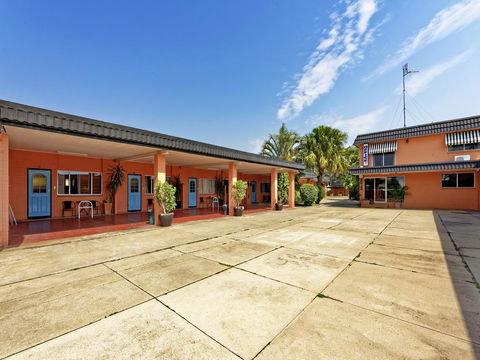 Riviera Motel Bundaberg - QLD Tourism 1
